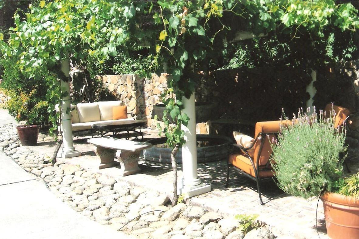 Spanish Villa Inn เซนต์เฮเลนา ภายนอก รูปภาพ